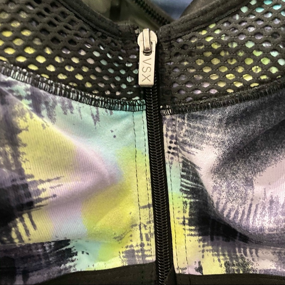 Victoria Secret VSX Sports Bra - Picture 3 of 5